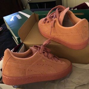 Suede Pumas